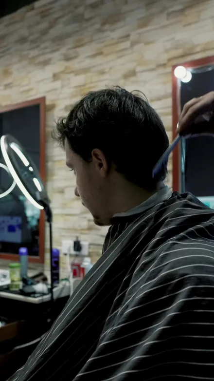 Coupe aux ciseaux, 235th Barber Street Ivry