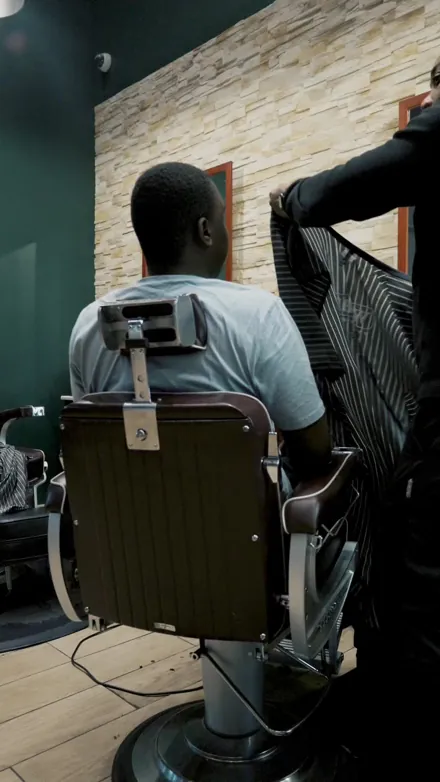 Fauteuil et poste de travail du salon, 235th Barber Street Ivry