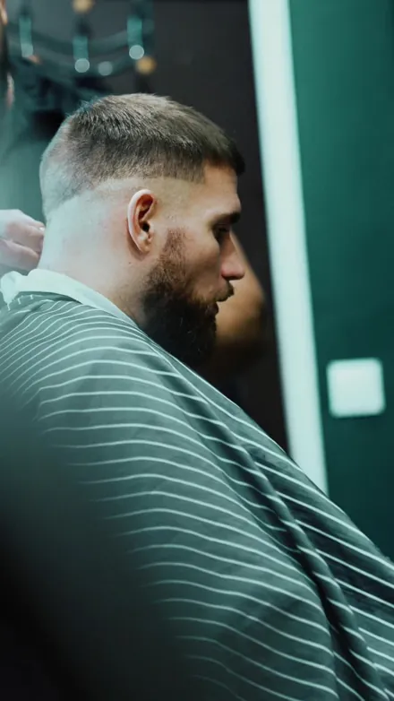 Dégradé et barbe taillée, 235th Barber Street Ivry